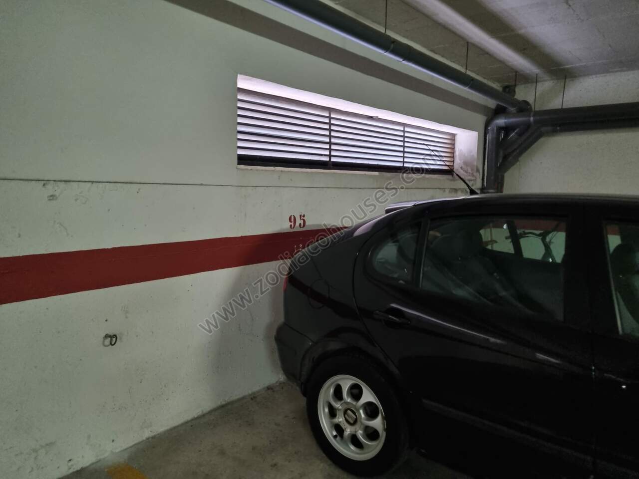 128219 Parking space - 5
