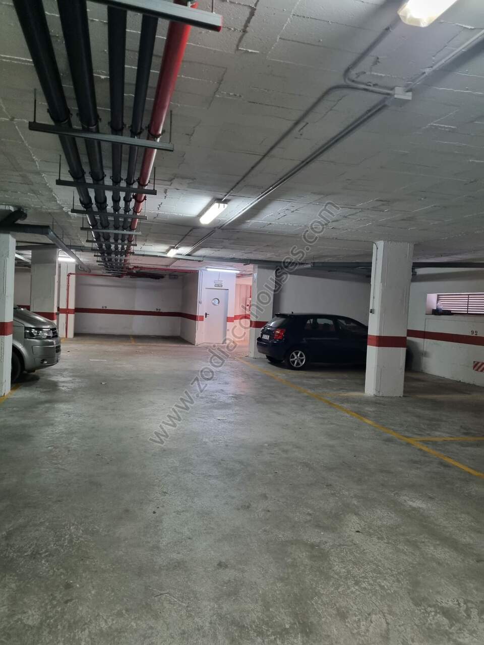 128219 Parking space - 3