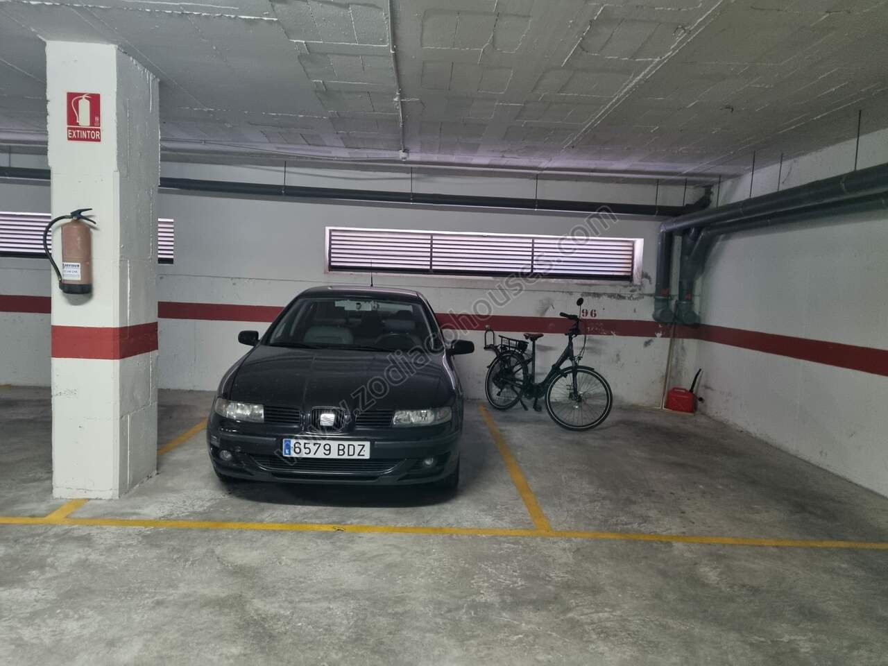 128219 Parking space - 4